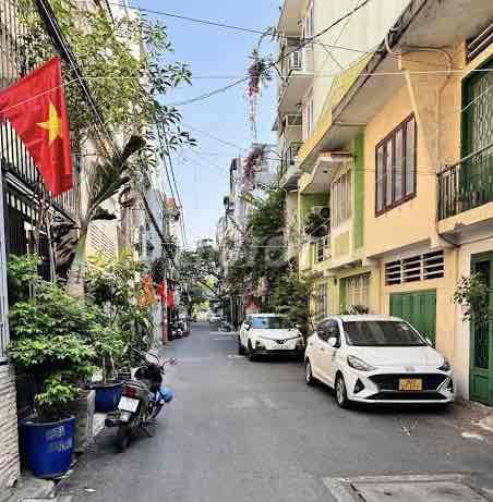 New house, x-ray alley - 4 x 18 meters blue row 1 .1 floor car yard