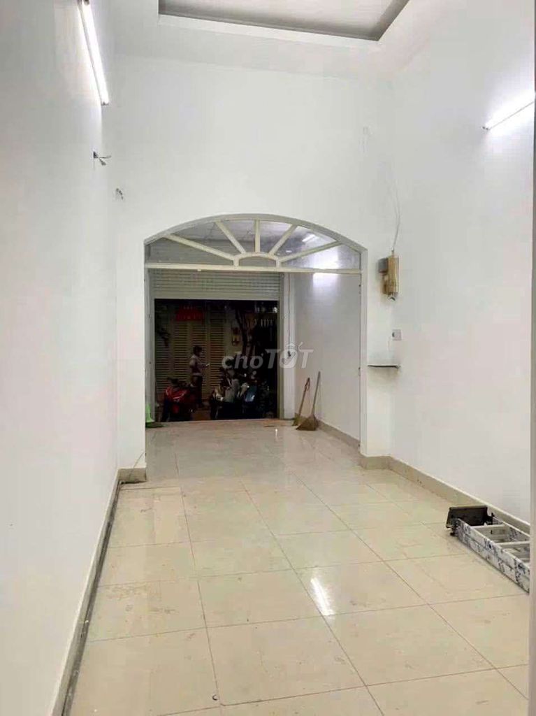 It's the owner who rents an O/C 168 Lê Cao Lãng-3, 5 X22-Lils*2 bedrooms*2 cheap toilets