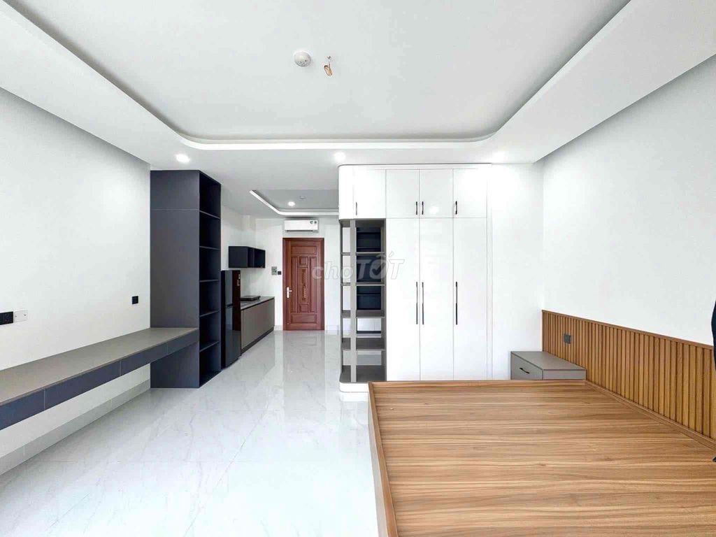 Studio Public Service is just Bạch Đằng.