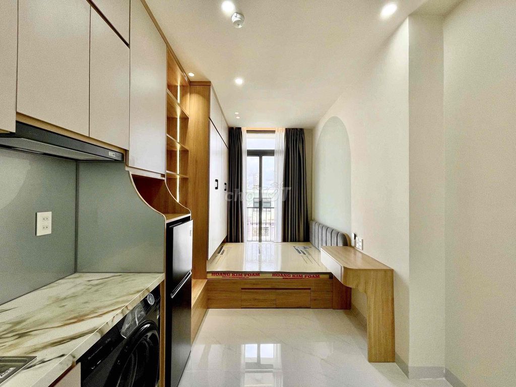 The new balcony studio is 100% unspoiled on Phạm Văn Bạch.