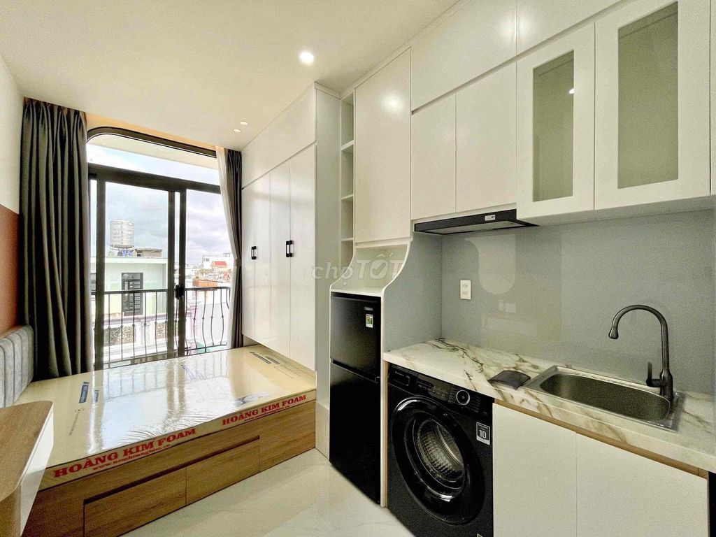 The new balcony studio is 100% unspoiled on Phạm Văn Bạch.
