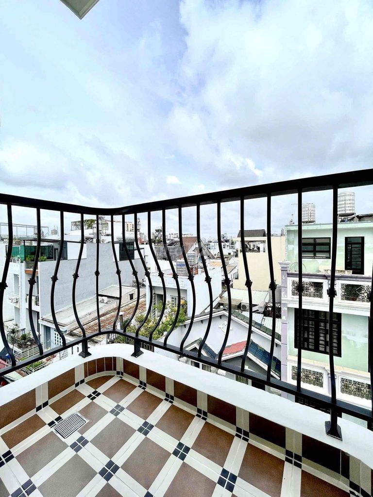 The new balcony studio is 100% unspoiled on Phạm Văn Bạch.