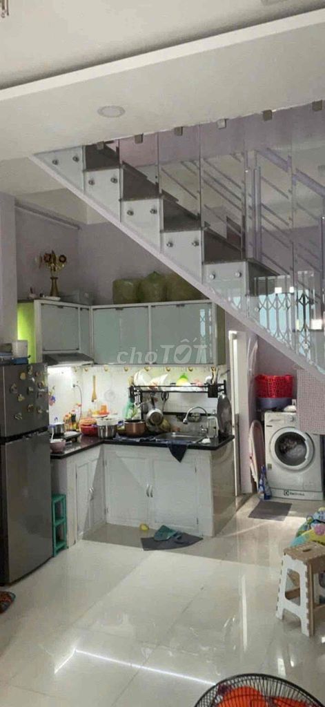 3rd floor 3rd floor bedroom 2 roof toilet ql13 near the University of Law 11 million