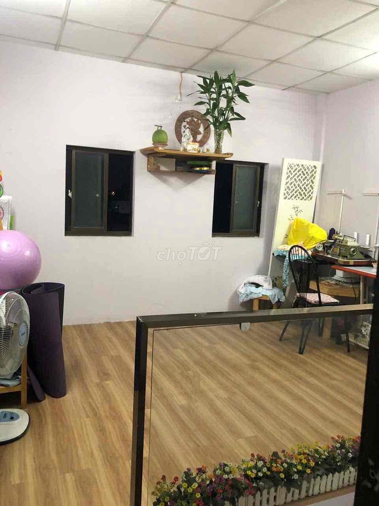 3rd floor 3rd floor bedroom 2 roof toilet ql13 near the University of Law 11 million