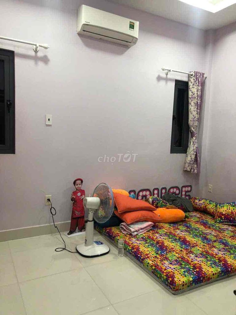 3rd floor 3rd floor bedroom 2 roof toilet ql13 near the University of Law 11 million
