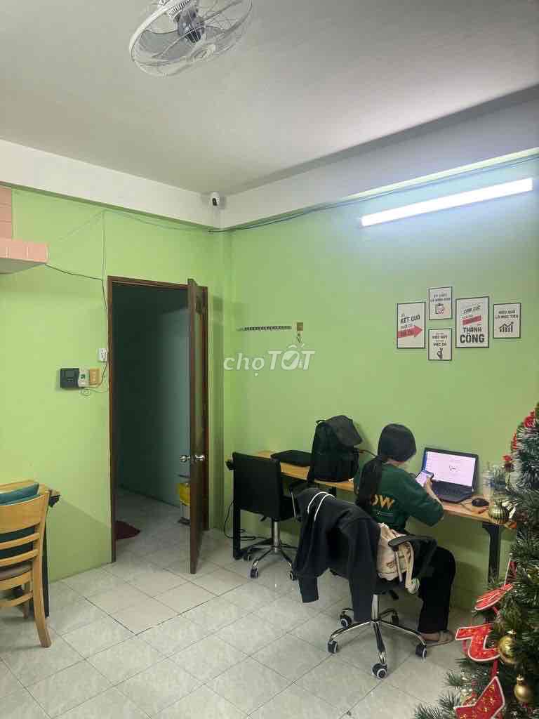 4 mpht8 District 10, area 4 x 10 meters, 2nd floor 4p, staying or doing vp, shop...