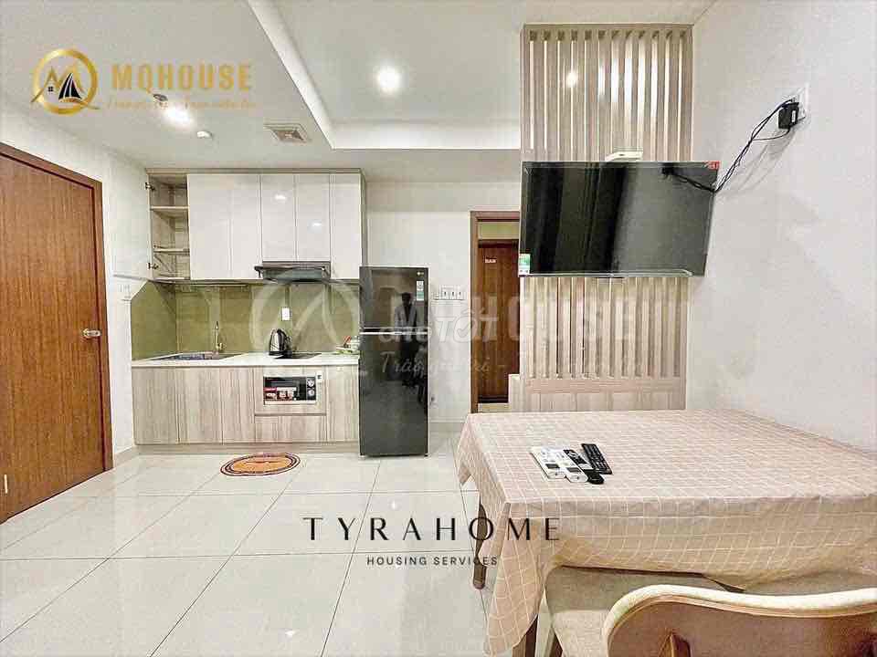 Rent the apartment. A high-end furniture room near the toilet.