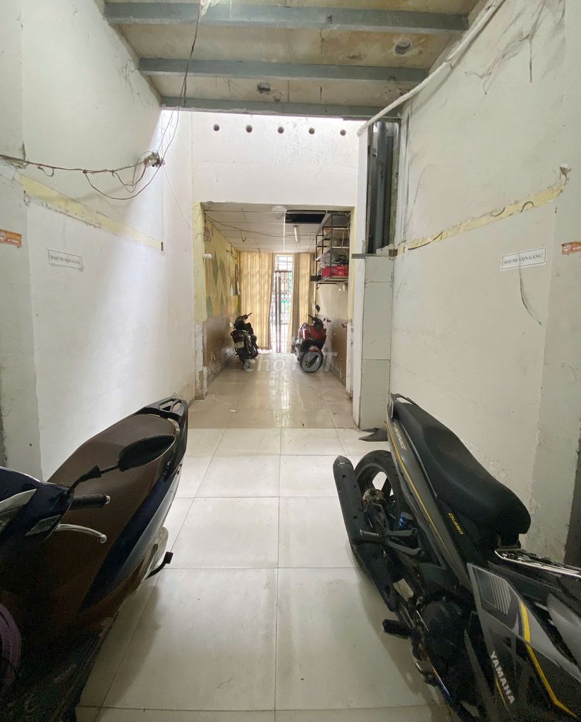 The guard room, the free parking lot from 3 million-three-three million-five.