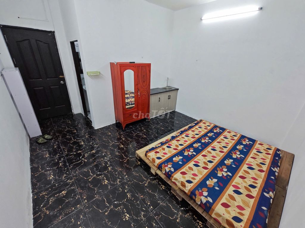 Room Tạ Quang Bửu, parking lot to District 5, District 6, District 7, District 1