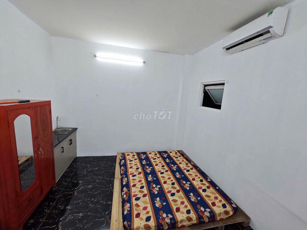 Room Tạ Quang Bửu, parking lot to District 5, District 6, District 7, District 1