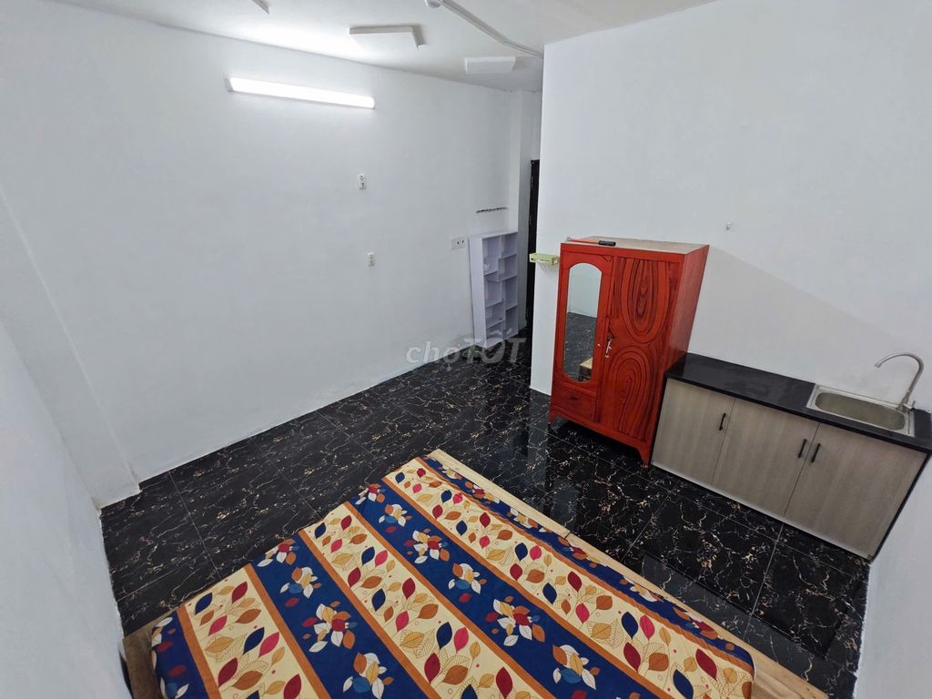 Room Tạ Quang Bửu, parking lot to District 5, District 6, District 7, District 1