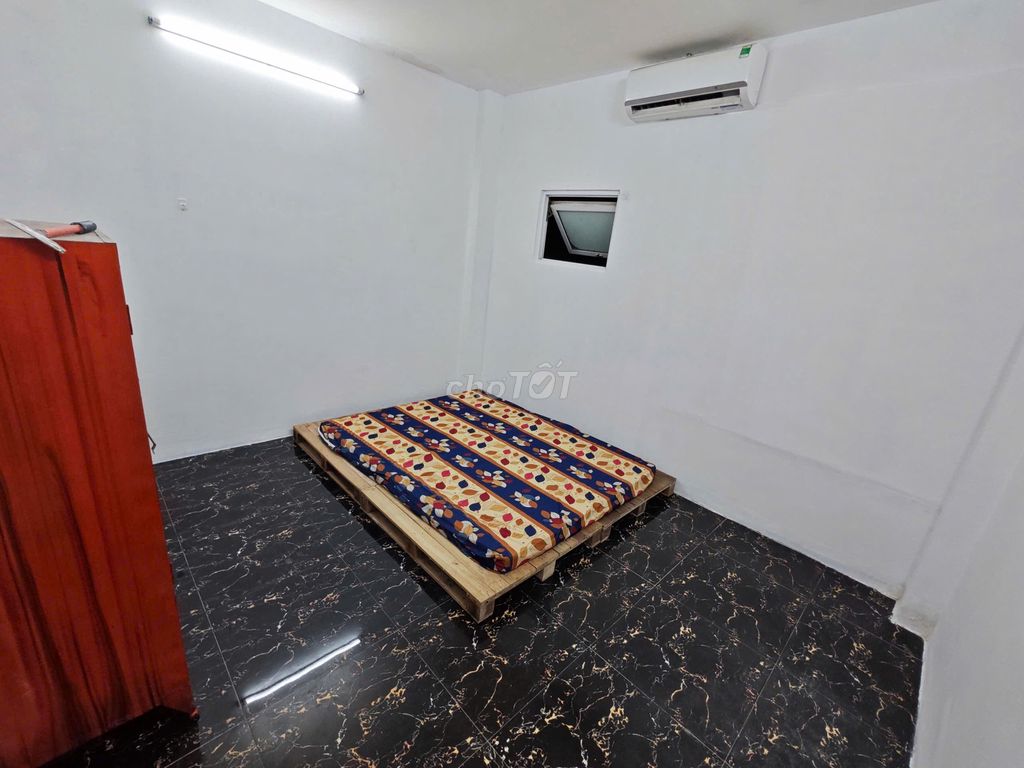 Room Tạ Quang Bửu, parking lot to District 5, District 6, District 7, District 1