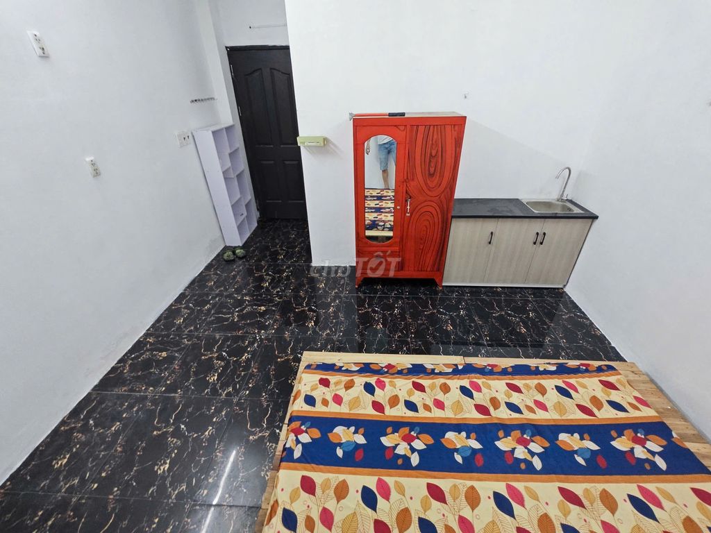 Room Tạ Quang Bửu, parking lot to District 5, District 6, District 7, District 1