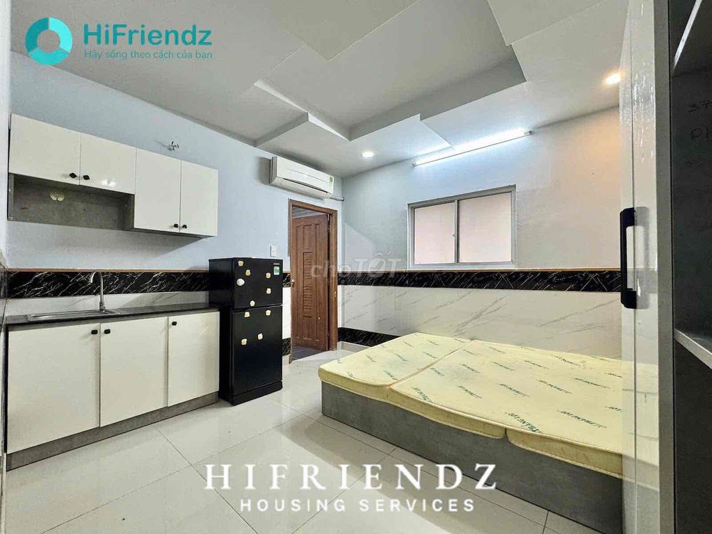 The studio is a super-beautiful interior near the Great District 8 district 5.