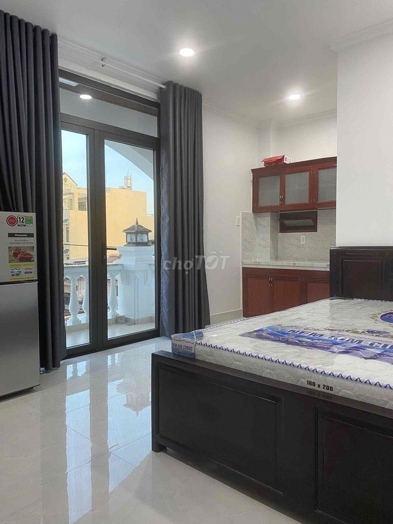 New room in front of Xóm Chiếu.
