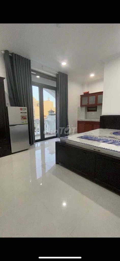 New room in front of Xóm Chiếu.