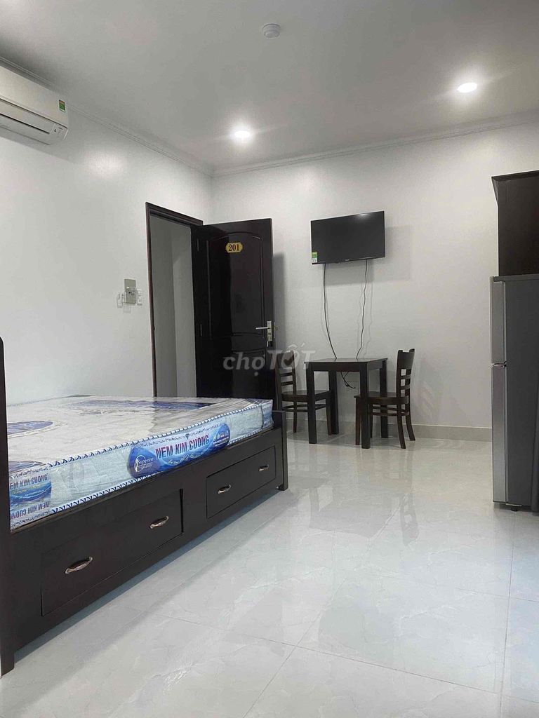 New room in front of Xóm Chiếu.