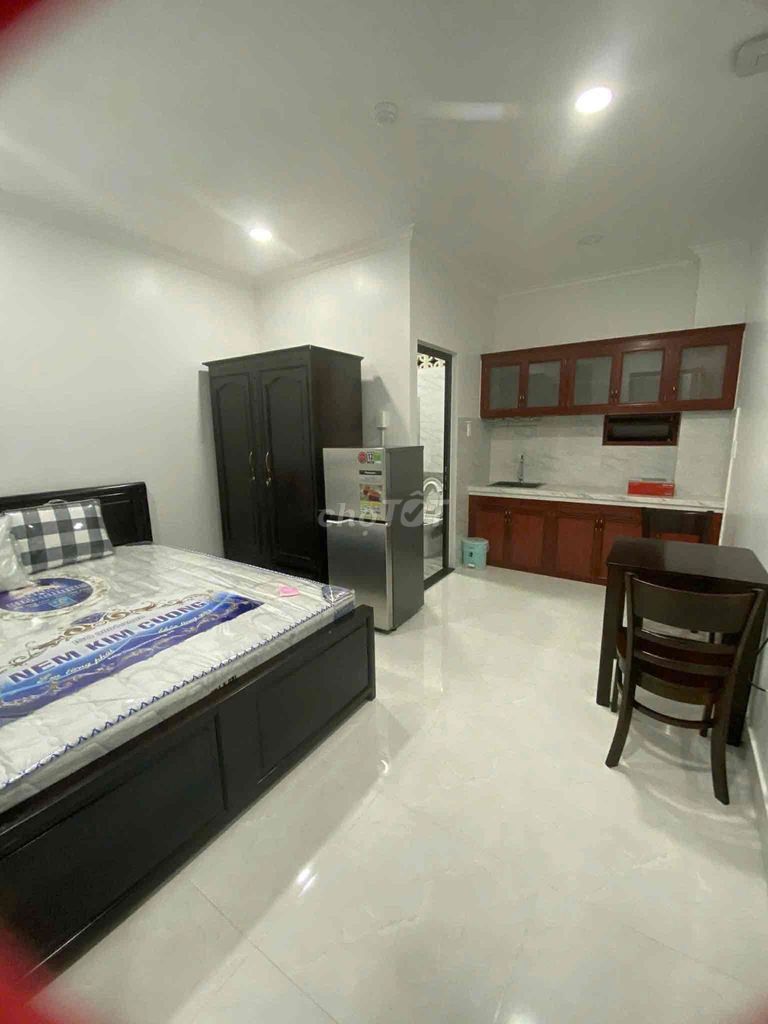 New room in front of Xóm Chiếu.