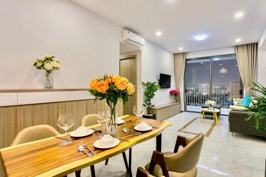 The owner rented the Xi Grand Court apartment, area: 105 m2 (3 bedroom - 2 toilets)
