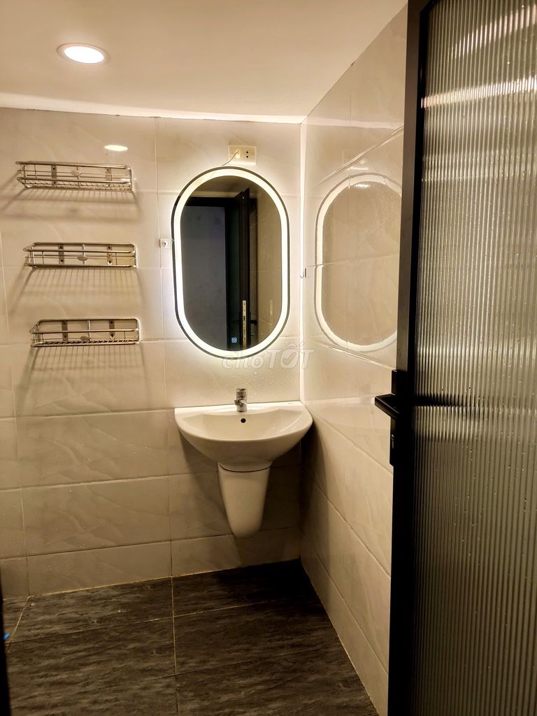 Rent Hưng Vượng 3 District 7, area: 70 meters two bedrooms, there's all seven.