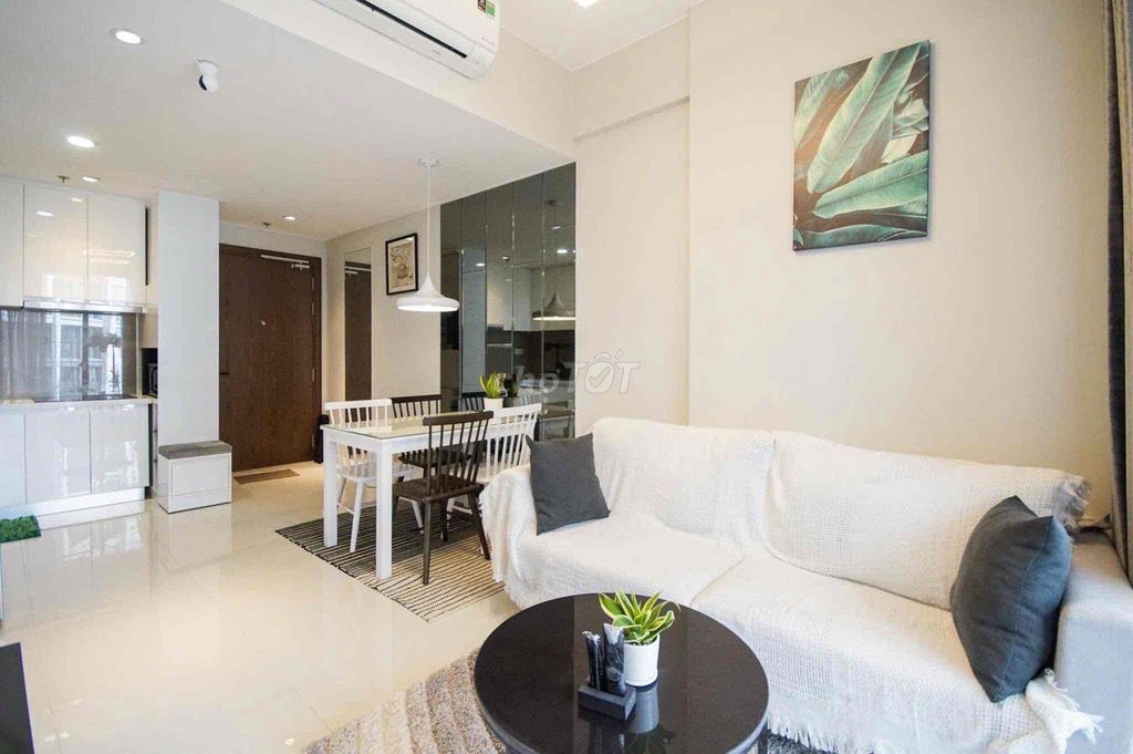 I need to share a bedroom. One bathroom in two bedrooms in Masteri An Phú.