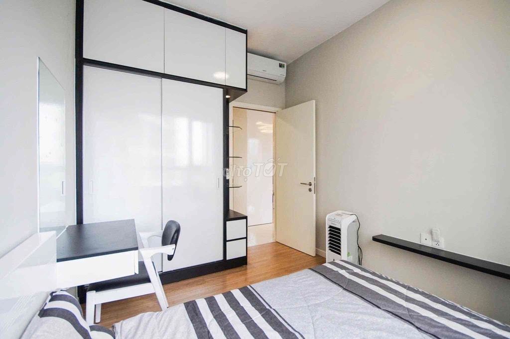 I need to share a bedroom. One bathroom in two bedrooms in Masteri An Phú.
