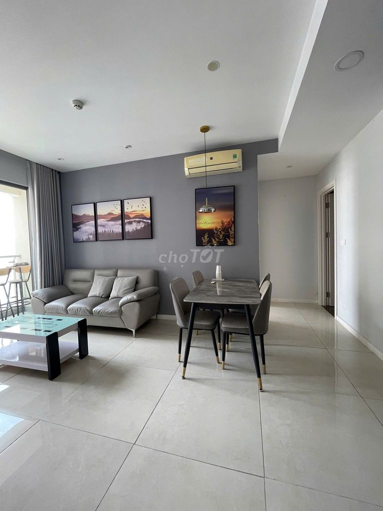 Renting two Milllenium Bến Vân Đồn bathrooms, 4th District.