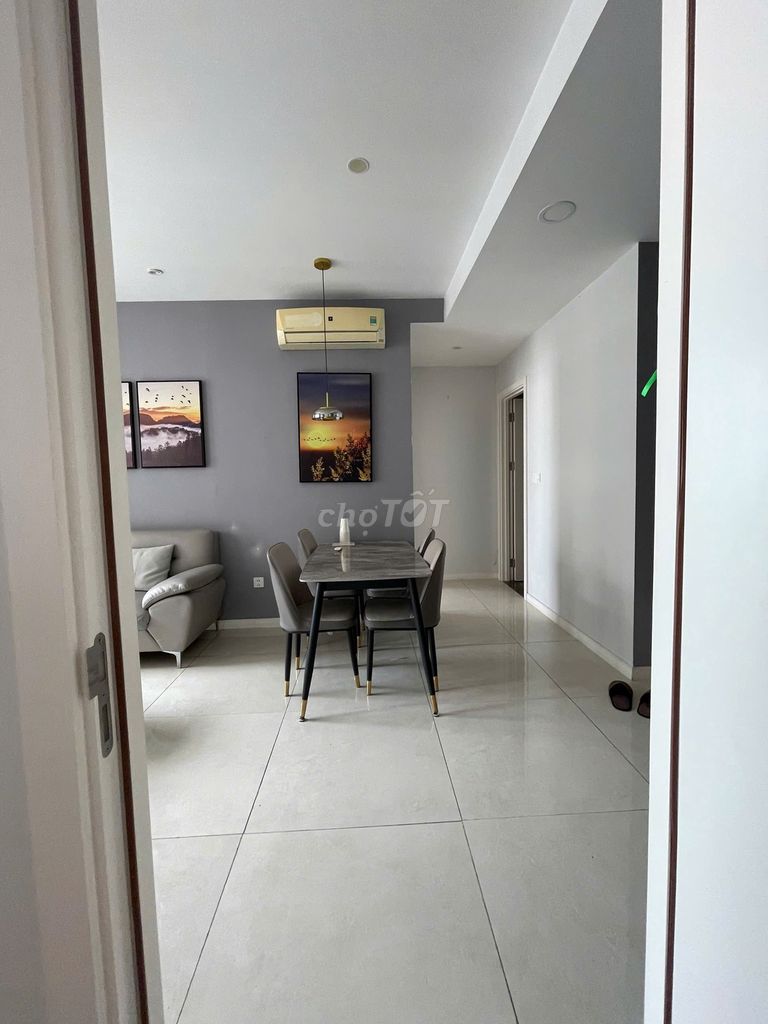 Renting two Milllenium Bến Vân Đồn bathrooms, 4th District.