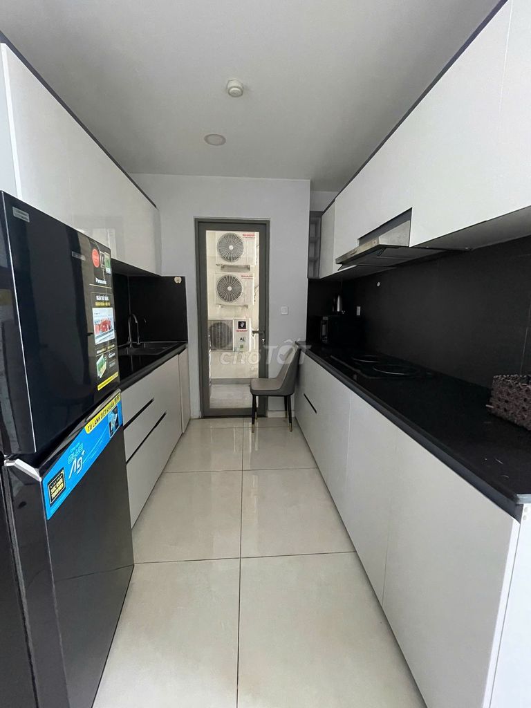 Renting two Milllenium Bến Vân Đồn bathrooms, 4th District.