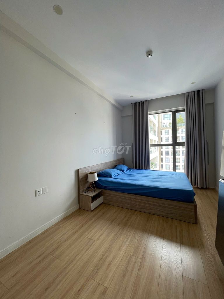 Renting two Milllenium Bến Vân Đồn bathrooms, 4th District.