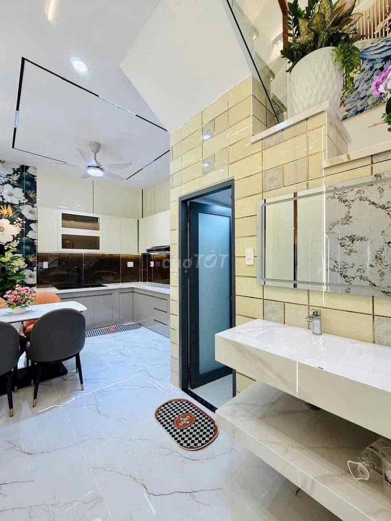 The new full interior is 50 meters 2nd floor four bedroom 4t Nguyễn Sỹ Sách toilet