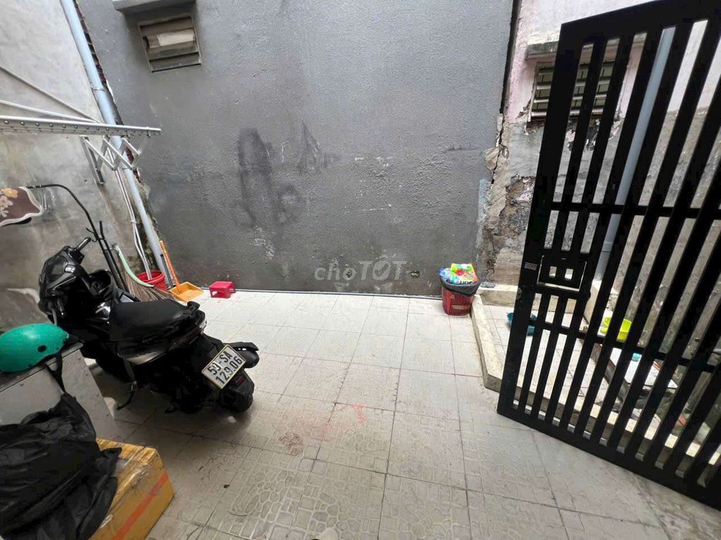 Let's rent the whole place.