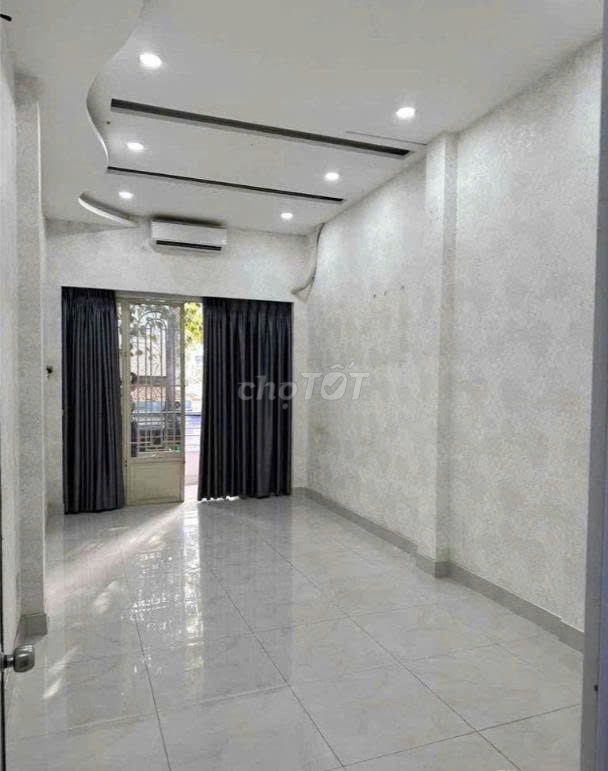 Let's rent it to area three,5 X18 M Lê Hồng Phong, 4th District 5.
