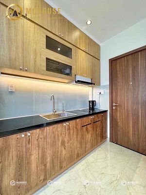 High-level balcony apartment, near the lotiards, elevators.