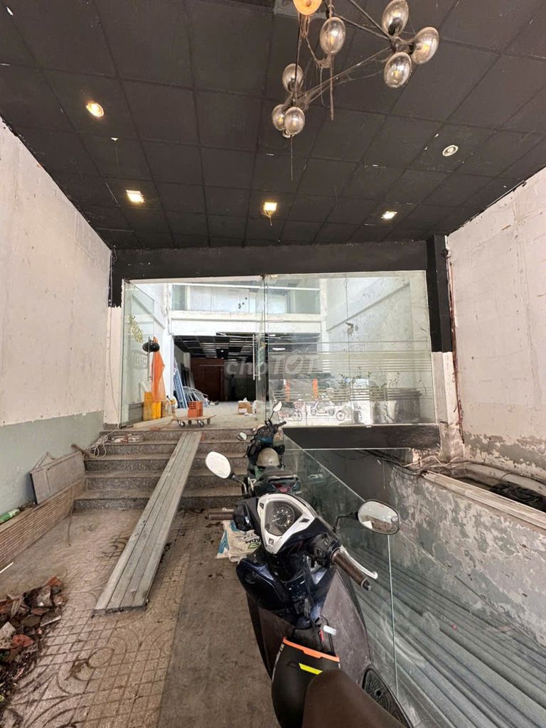 Rent a single Hòa Bình vault. 1 ground 5 floors up the roof.