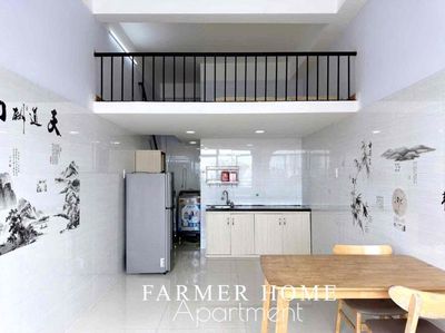 It's the owner who has just emptied the 40 M2 balcony at 4 7 Tân Bình