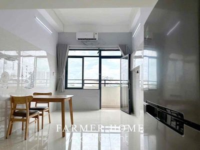It's the owner who has just emptied the 40 M2 balcony at 4 7 Tân Bình