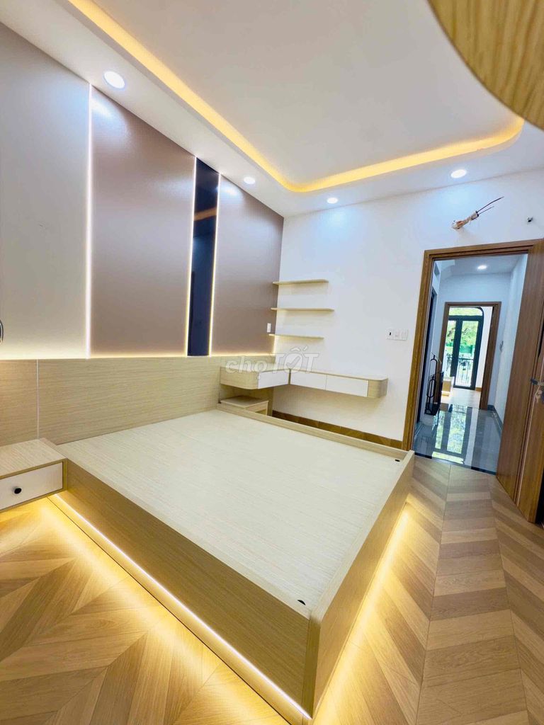 Rent a cash house 4 floors of new houses in place of 18 million.