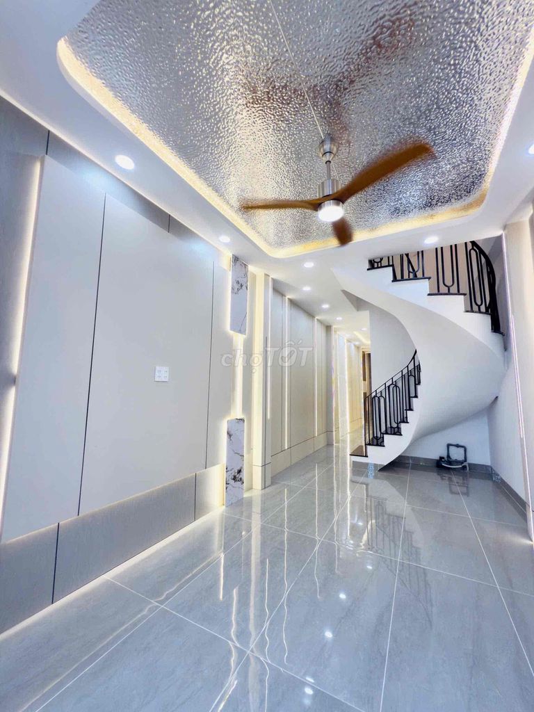 Rent a cash house 4 floors of new houses in place of 18 million.
