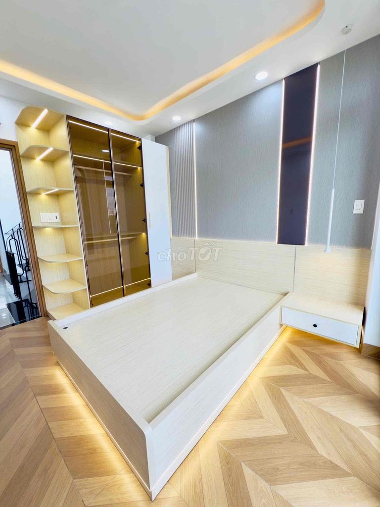 Rent a cash house 4 floors of new houses in place of 18 million.