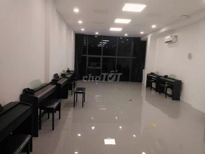 Rent for 21 Đặng Dung, District 1 - 4 stories, 6 bedrooms, 55 million.