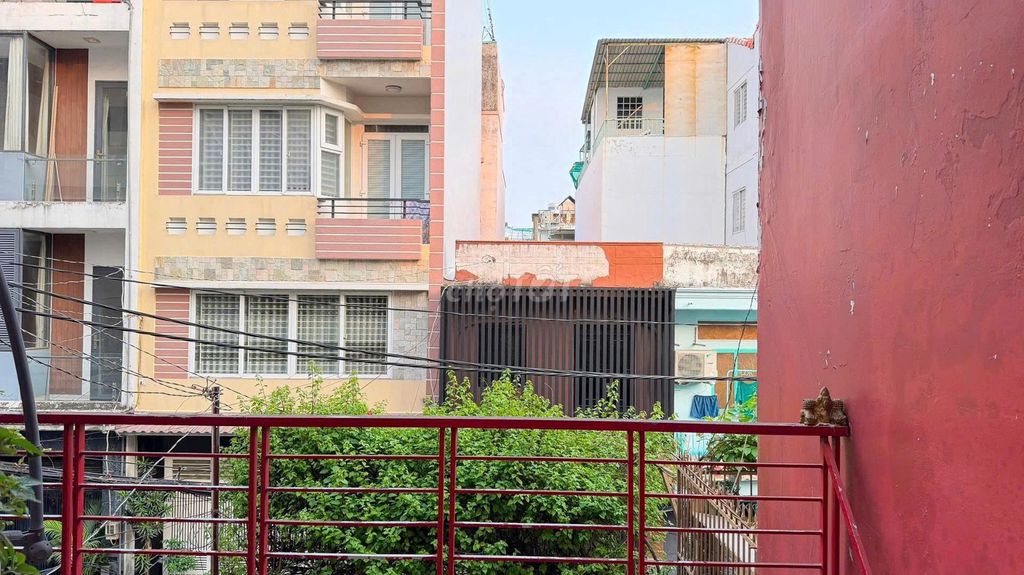 Renting an alley of 127/13 Cô Giang, Phú Nhuận - 6 rooms - 35 million
