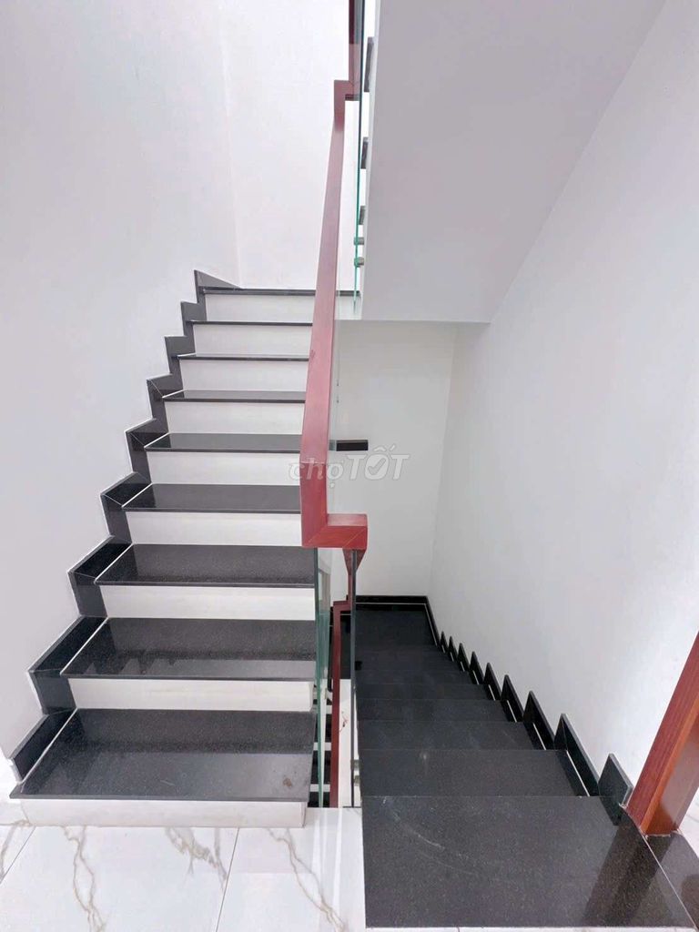 Let's rent out the original house.