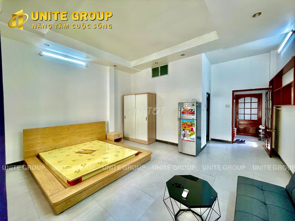 Rent the 10th district room near the University of Sciences with balconys, split up the whole interior kitchen