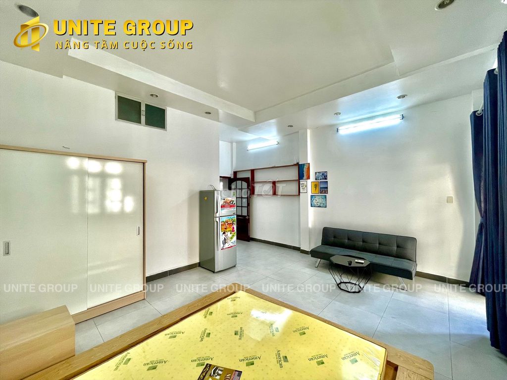 Rent the 10th district room near the University of Sciences with balconys, split up the whole interior kitchen