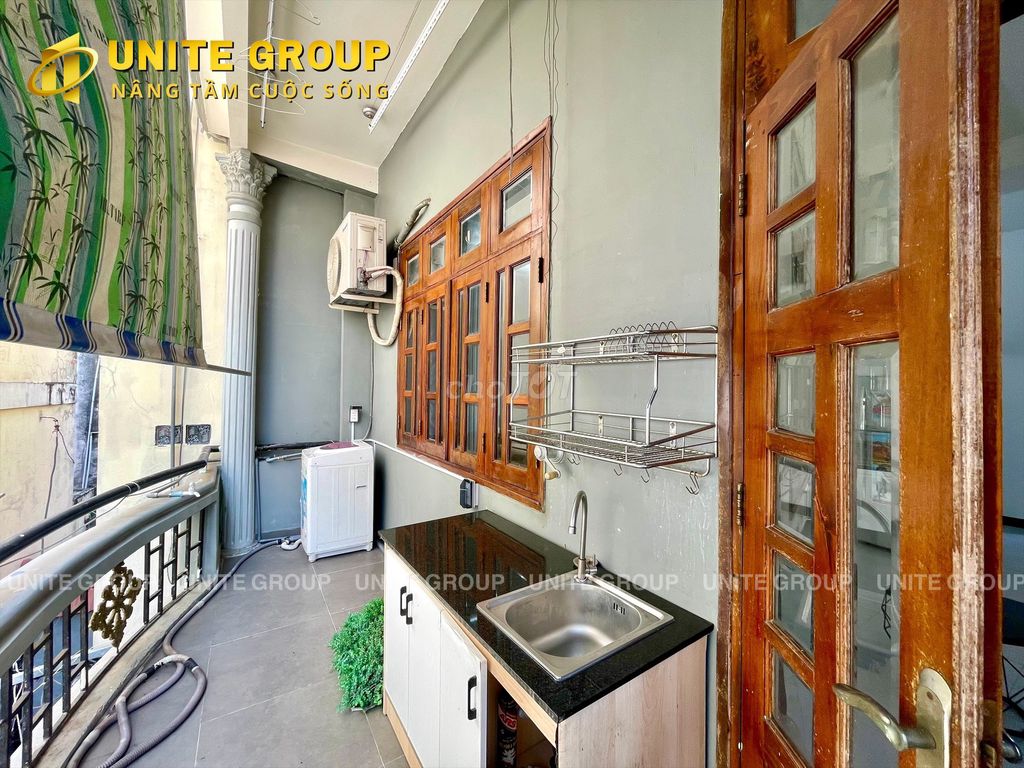 Rent the 10th district room near the University of Sciences with balconys, split up the whole interior kitchen
