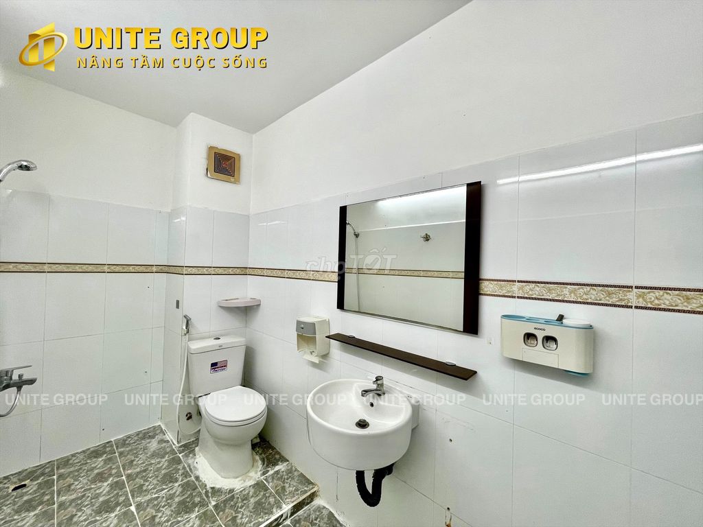 Rent the 10th district room near the University of Sciences with balconys, split up the whole interior kitchen