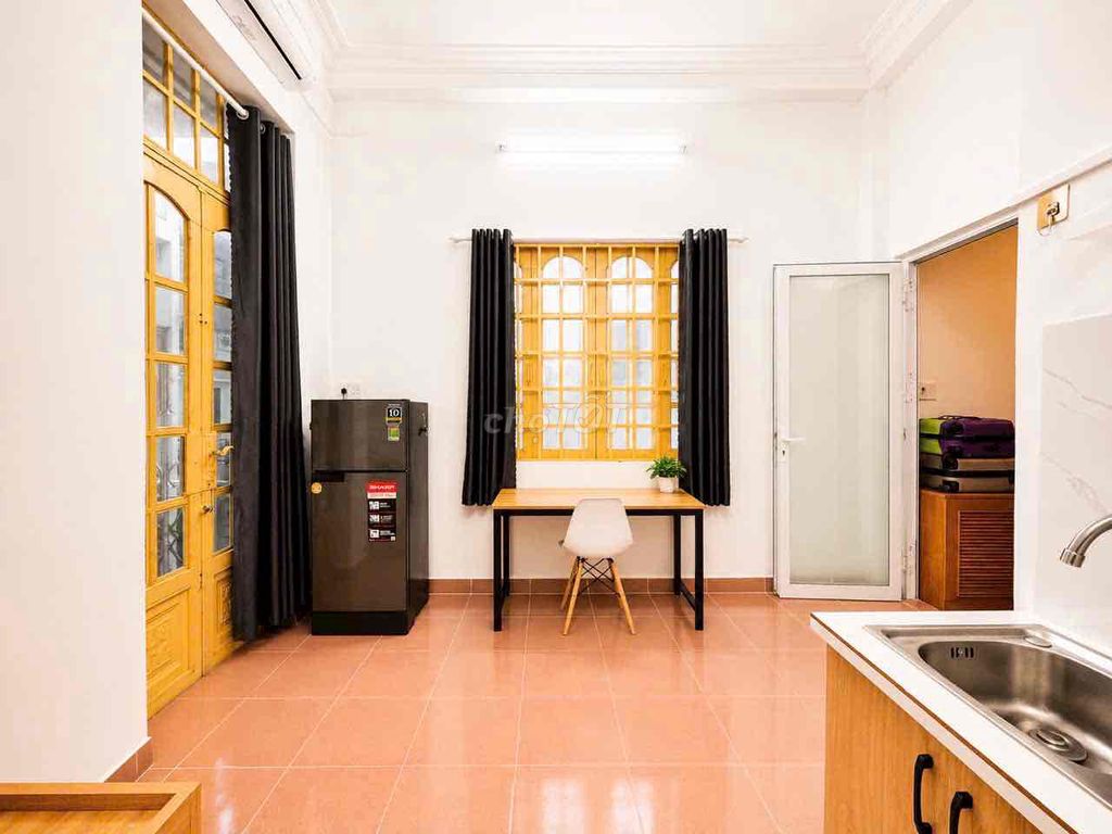 balcony - full interior