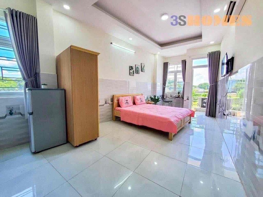 The balcony apartment next to the airport, Hongxia, Nine Dragons, Long Master, Yeung