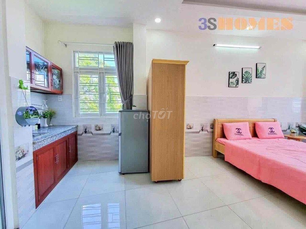 The balcony apartment next to the airport, Hongxia, Nine Dragons, Long Master, Yeung